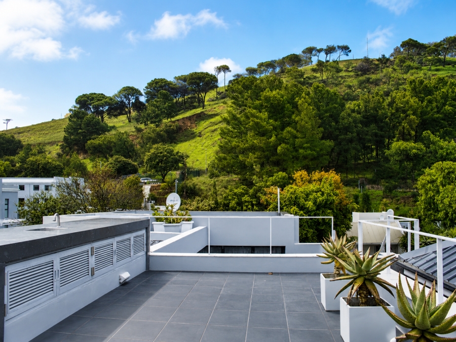 To Let 3 Bedroom Property for Rent in Green Point Western Cape